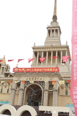 上海熱線房產(chǎn)頻道-- 十一房展:開發(fā)商打價格牌 房價還能再低點